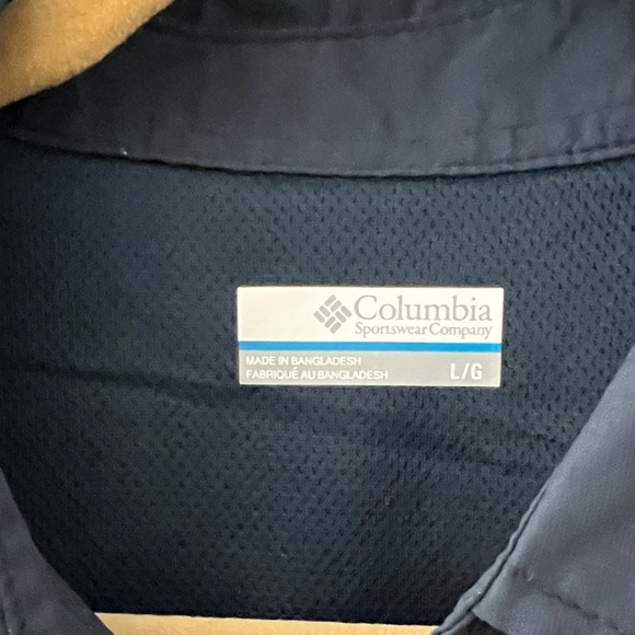 EUC Columbia Navy Button Down Long Sleeve Shirt, Size Large - Picture 4 of 4